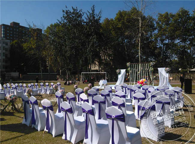 <b>贵宾桌椅婚礼供应</b>