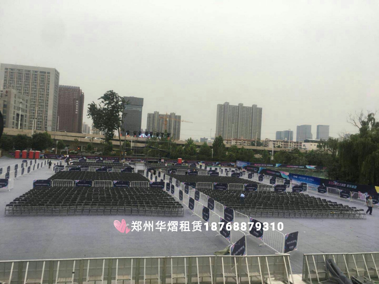 <b>演唱会上前把折叠椅贵宾椅出租</b>